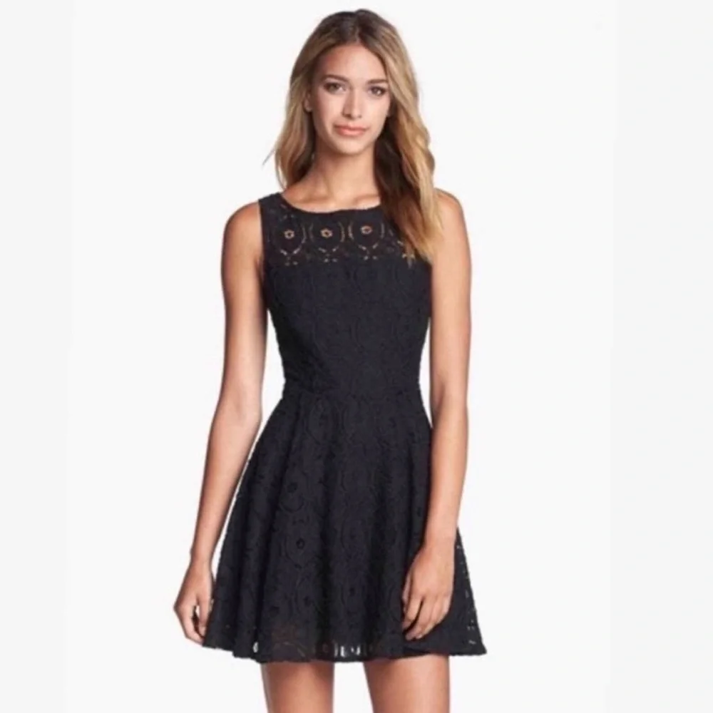 BB Dakota Black Lace Skater Mini Dress Size Small